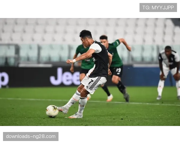 佛罗伦萨主场对阵萨索洛因球迷投掷烟雾弹中断比赛十分钟